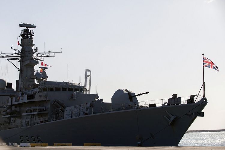 Kapal militer Inggris mulai siaga di Selat Inggris (Kompas)