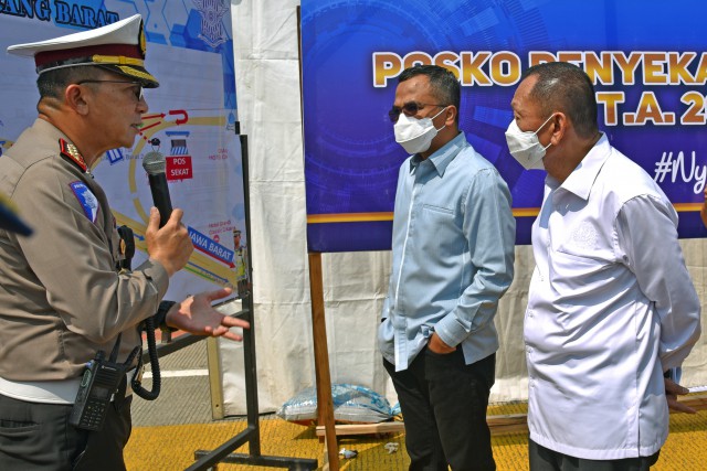 Wakil Ketua Komisi V DPR RI Muhammad Arwani Thomafi saat lakukan pemantauan di Jalur Japek (Foto: DPR RI)
