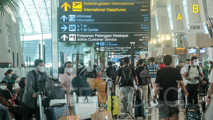 Rombongan WNA Cina ,di Bandara Soekarno-Hatta. (Tempo)