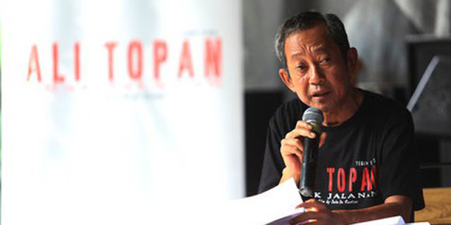 Teguh Esha Penulis novel Ali Topan Anak Jalanan (tribun)