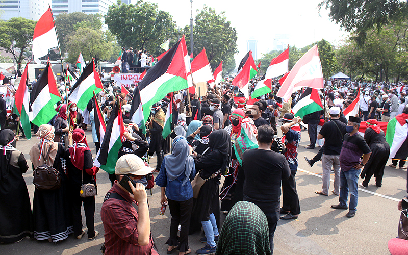 Massa gelar demo dukung Palestina di depan Kedutaan Besar AS (Robinsar Nainggolan)