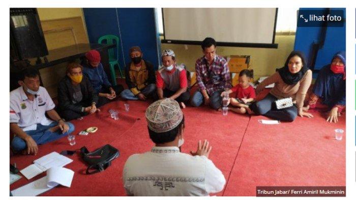 Anggota aliran sesar berambut merah di Cianjur, Jawa Barat (Tribun Jabar/Ferri Amiril)