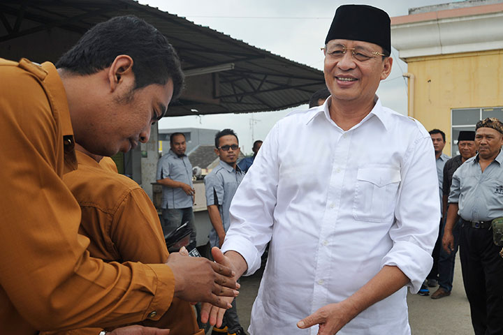 KPK didesak periksa Gubernur Banten Wahidin Halim terkait kasus dugaan korupsi dana hibah pondok pesantren (media indonesia)