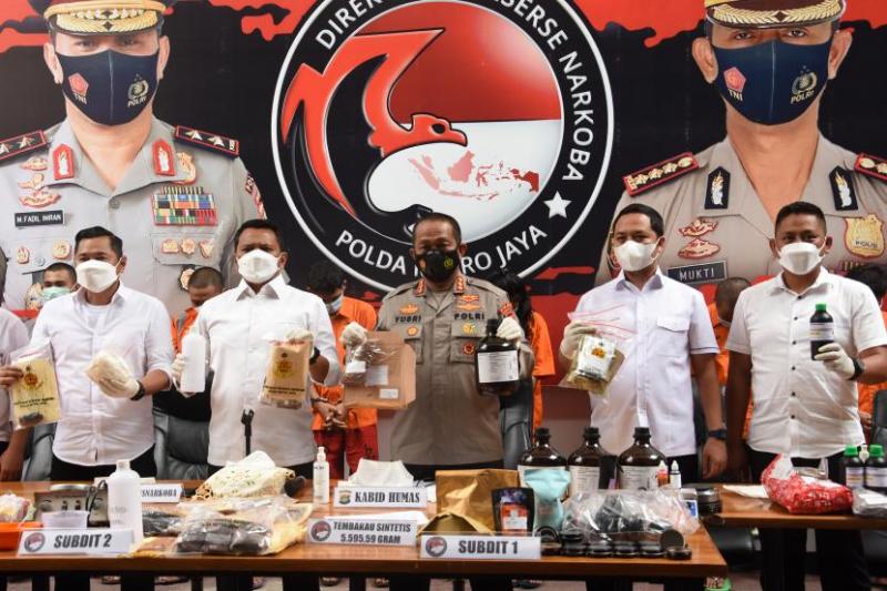 Polisi berhasil membongkar kartel tembakau sintetis (Republika)
