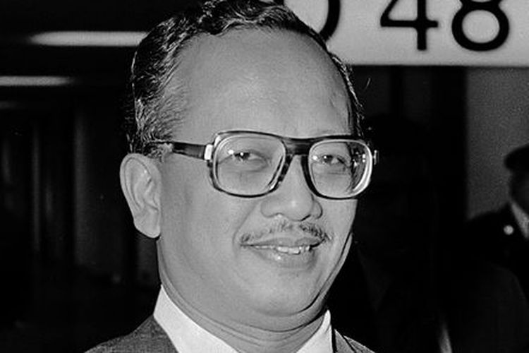 Menteri Kehakiman dan Menteri Luar Negeri RI di tahun 1990an, Prof. Dr. Mochtar Kusumaatmadja Wafat (Wikipedia)