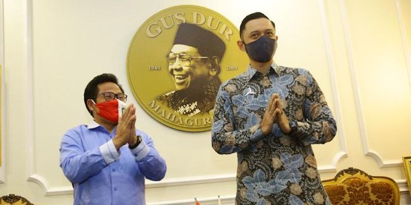 Ada latar gambar Gus Dur di saat Ketua Umum PKB Cak Imin menjamu Ketum Partai Demokrat, Agus Harimurti Yudhoyono (AHY) (Rmol).