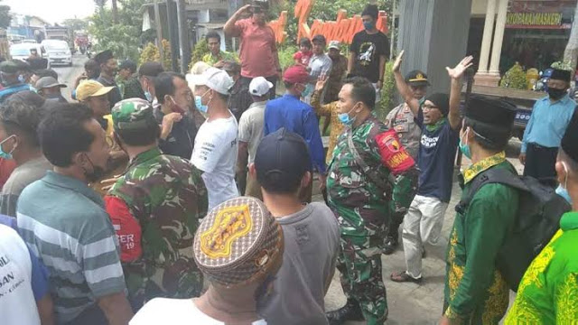 Tolak Pembangunan Masjid Muhammadiyah, Warga NU di Banyuwangi Demo. (Gelora).