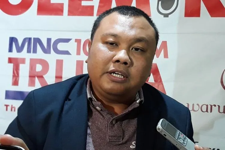 Hendri Satrio sebut pihak yang inginkan presiden 3 periode kemlompok pencinta KKN dan pengkhianat refromasi (kompas)