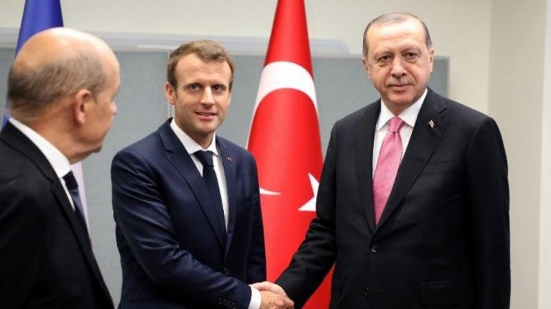 Presiden Prancis Emmanuel Macron ngaku tak akan menentang Islam kepada Erdogan (suara)