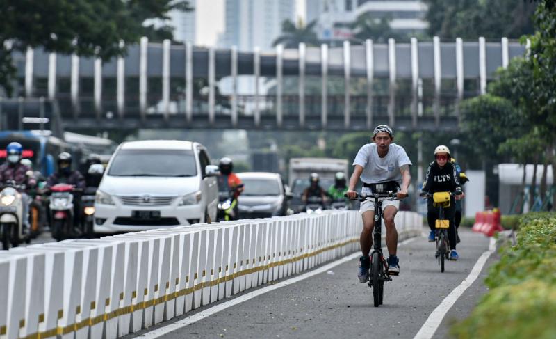 DPR dan Kapolri dinilai takbisa seenanknya bongkar jalur sepeda permanan di jalan  Sudirman-Thamrin yang dibangun Pemprov DKI (media Indonesia)