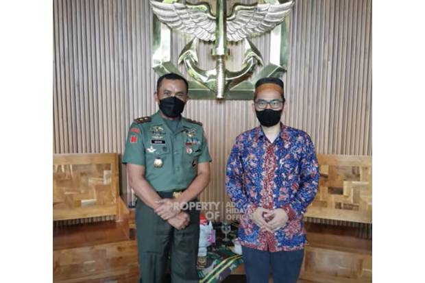 Temui Danjen Kopassus, UAH: Rahim TNI Sama dengan Rahim Ulama! (UAH Official).