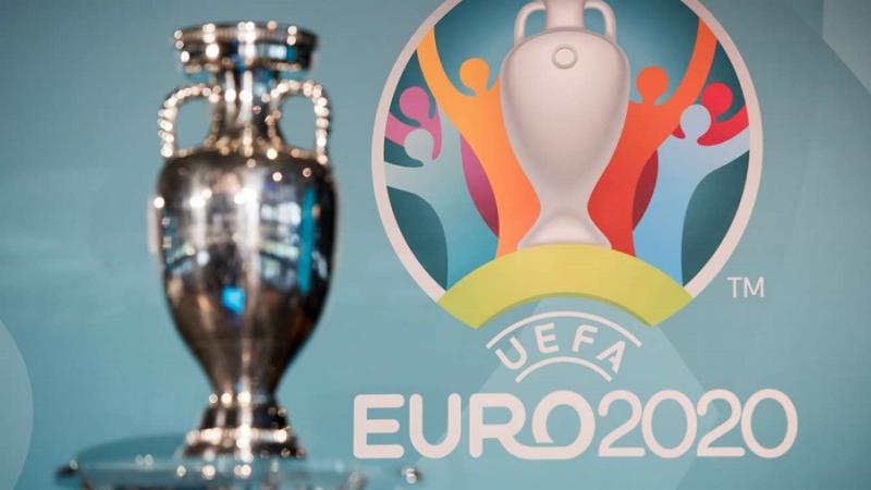 Logo dan Piala Euro 2020. (Goal).