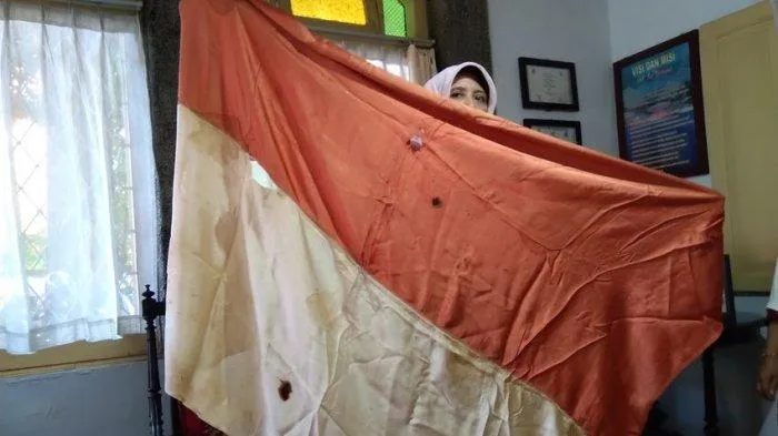 RKUHP: Kibarkan Merah Putih yang Luntur, Kusut & Kusam Denda Rp10 Juta. (Tribun Jabar).