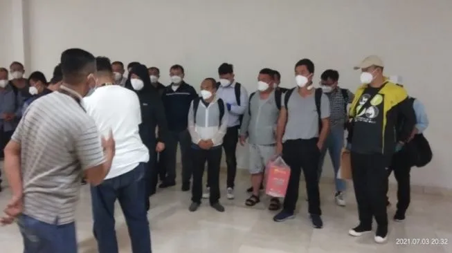 Imigrasi Akhirnya Benarkan TKA China Masuk Indonesia saat PPKM Darurat. (Gelora).