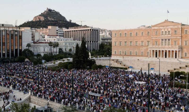Di Athena, Ribuan Orang Berdemonstrasi Menentang Vaksinasi COVID-19
