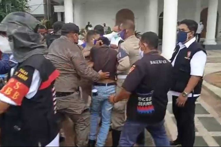 Demo olak PPKM di Lebak, Banen ricuh (kompas)