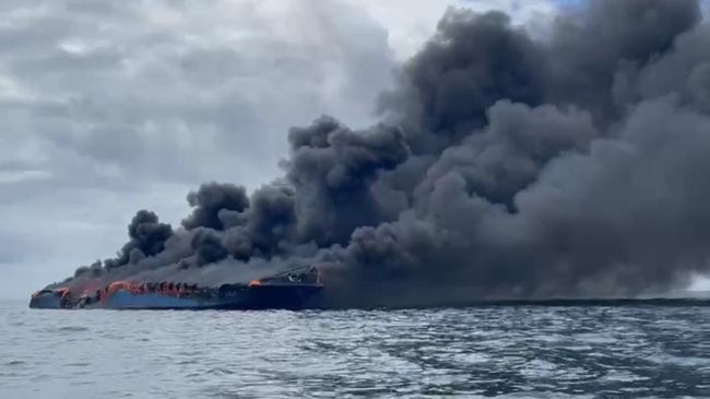 Ilustrasi Kebakaran kapal motor di Bombana, 34 penumpang dan ABK selamat karena lompat ke laut (net)