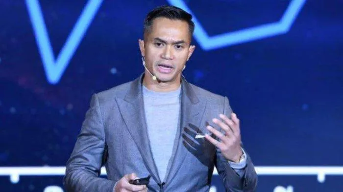  Chief Executive Officer & President Director PT Bakrie & Brothers Tbk (BNBR) Anindya Novyan Bakrie (Net)