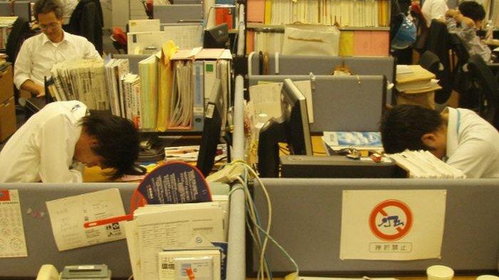 Pemerintah Jepang mulai memberangus budaya kerja lembur (Reuters)
