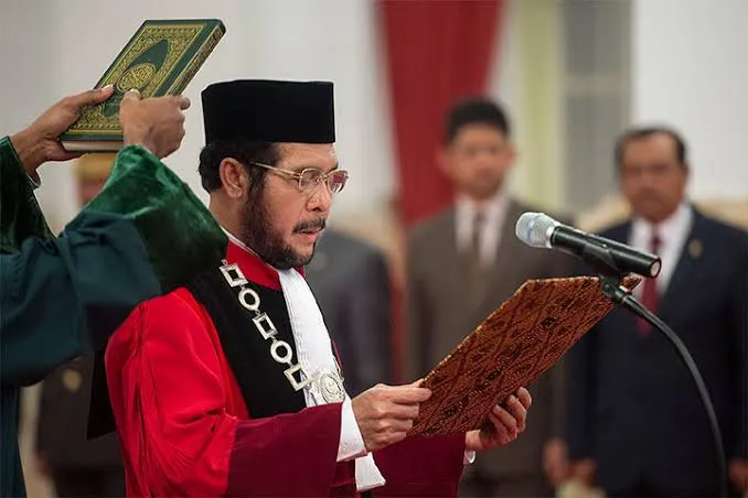 Anwar Usman saat terpilih kembali sebagai Wakil Ketua Mahkamah Konstitusi untuk periode 2016-2018 melalui Rapat Permusyawarahan Hakim (RPH), Senin (11/4/2018). (Foto: Antara).