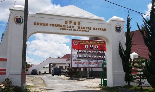 Kantor DPRD Kabupaten Humbang Hasundutan. (Lintangnews)
