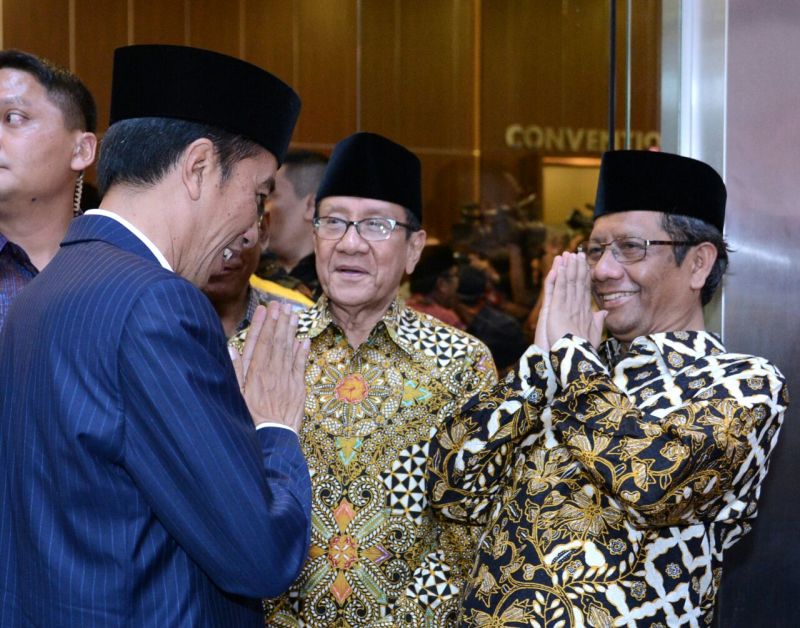 Presiden Jokowi dan Menkopolhukam Mahfud MD (Okezone)