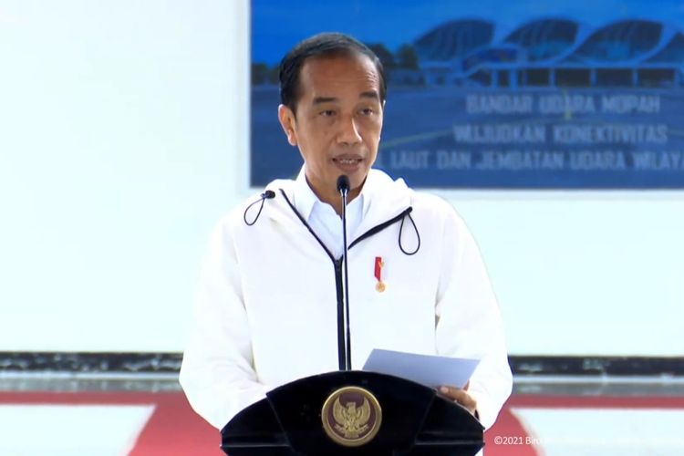 Netizen Geram Jokowi Tak Singgung Gas Air Mata usai Datangi Kanjuruhan. (Kompas)