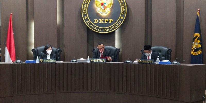 DKPP Pecat Ketua KPU Kabupaten Sabu Raijua, Kirenius Pajdi  (Ist)