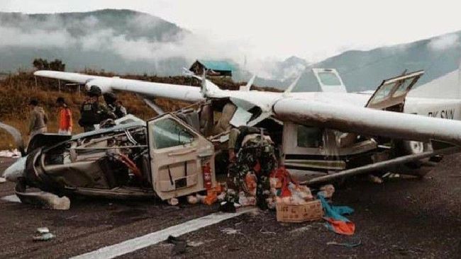 Pesawat kargo Smart Air kecelakaan di Ilaga, Papua. Pilot tewas dalam kecelakaan ini. (ANTARA/HO).