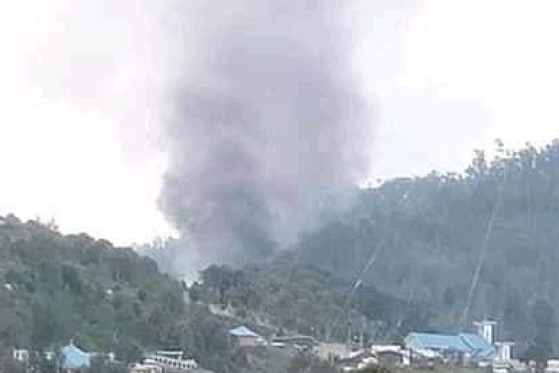 KKB kembali mbakar fasilitas warga, kali ini kantor Airnav di Sugupa Intan Jaya. (Antara)