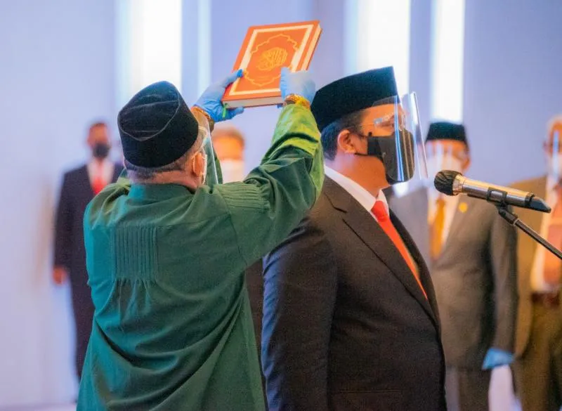 Ketua Mahkamah Agung Syarifuddin memandu sumpah jabatan Nyoman Adhi Suryadnyana sebagai Anggota Badan Pemeriksa Keuangan Republik Indonesia (BPK RI). (Humas MA)