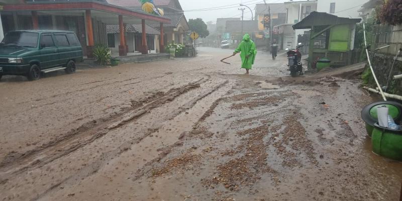 Banjir bandang Batu, Malang, Jawa Timur (Sumber: bnpb.go.id)