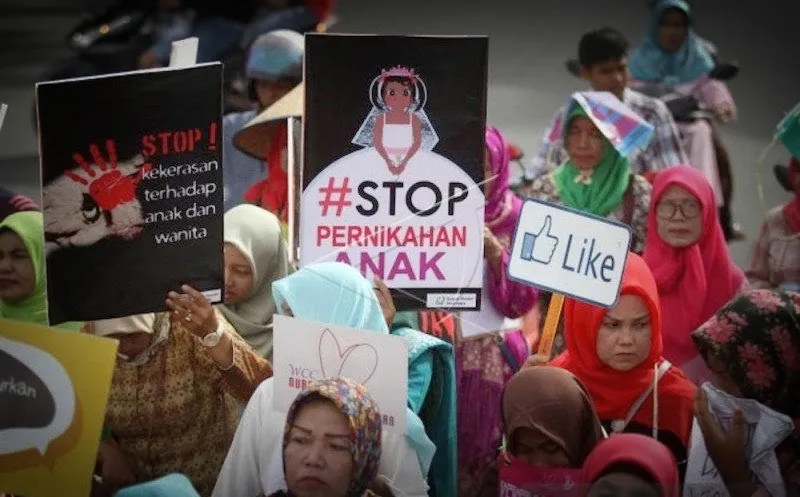 Ilustrasi- Warga yang tergabung dalam Komunitas Nurani Perempuan Women`s Crisis Center (NPWCC) berkampanye mendorong pemerintah dan DPR segera mengesahkan Rancangan Undang-Undang (RUU) Penghapusan Kekerasan Seksual. (Foto: Antara). 