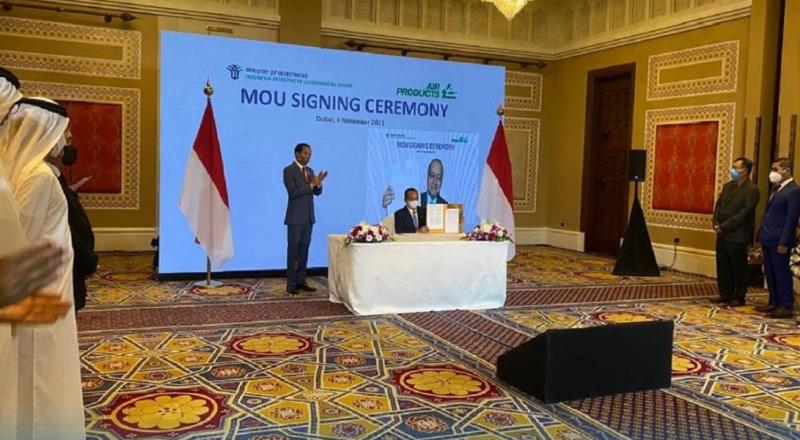 Presiden Jokowi dan Menteri Investasi Bahlil Lahadalia saat menandatangani nota kesepahaman tentang proyek gasifikasi batubara (Foto: Instagram @ bkpm_id)