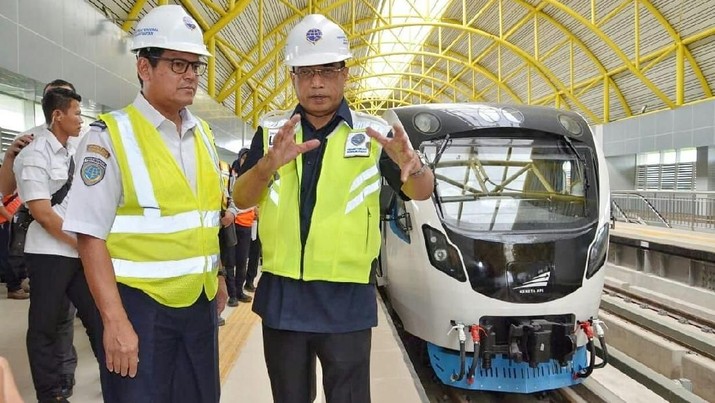 Menteri Perhubungan Budi Karya Sumadi saat meninjau proses pembangunan LRT Palembang (Dok.Kemenhub)