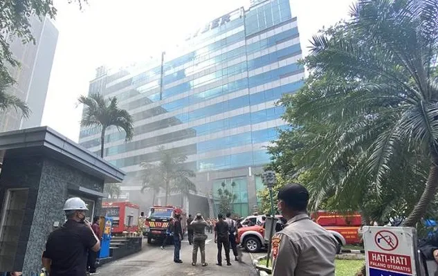 Gedung Cyber 1 di Mampang Jaksel Kebakaran 