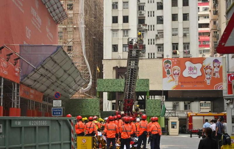 Aksi penyelamatan korban kebakaran di WTC Hong Kong (AFP)