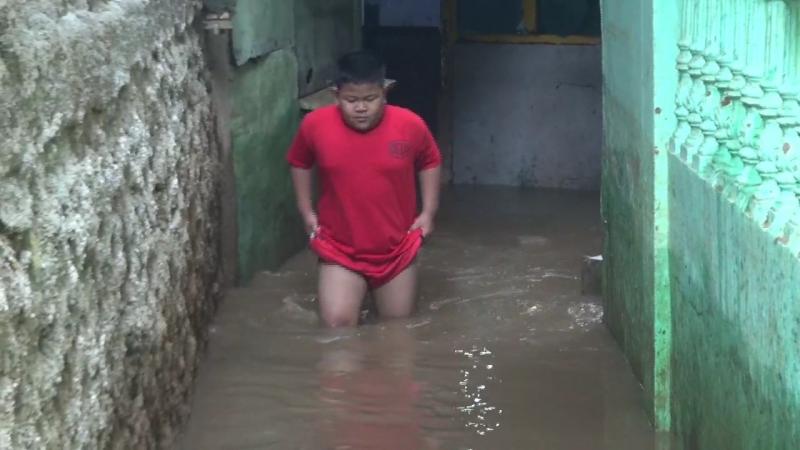 Pemukiman Warga Kebon Pala Jaktim Banjir Hingga 1 Meter 0159