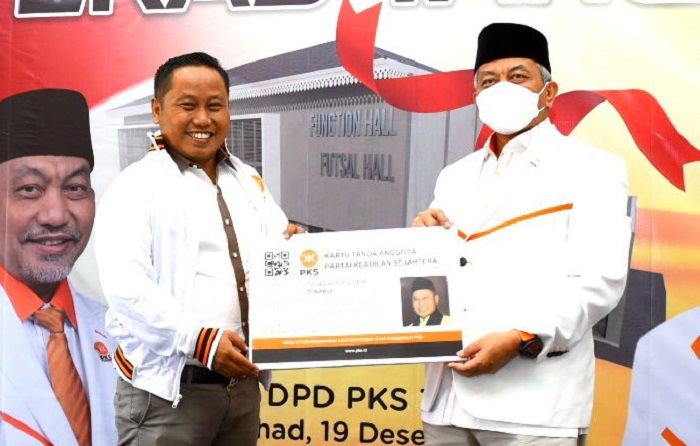 Komedian Narji atau Sunarji Riski Radifan resmi gabung ke PKS (Foto: Dok. PKS Tangsel)