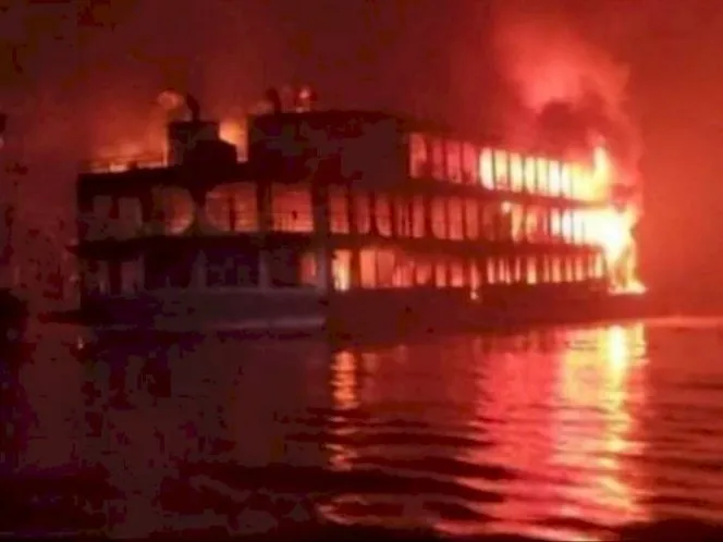 Ilustrasi. Kapal Feri di Bangladesh terbakar (Twitter)