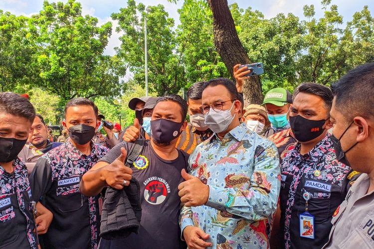 Anies Baswedan resmi naikkan UMP DKI Jakarta Tahun 2022 (kompas)