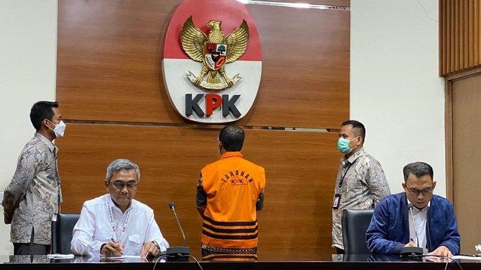 Pejabat Dirjen Pajak Alfred Simanjuntak Ditangkap KPK atas Dugaan Suap Rp 6,5 Miliar (Tribun)