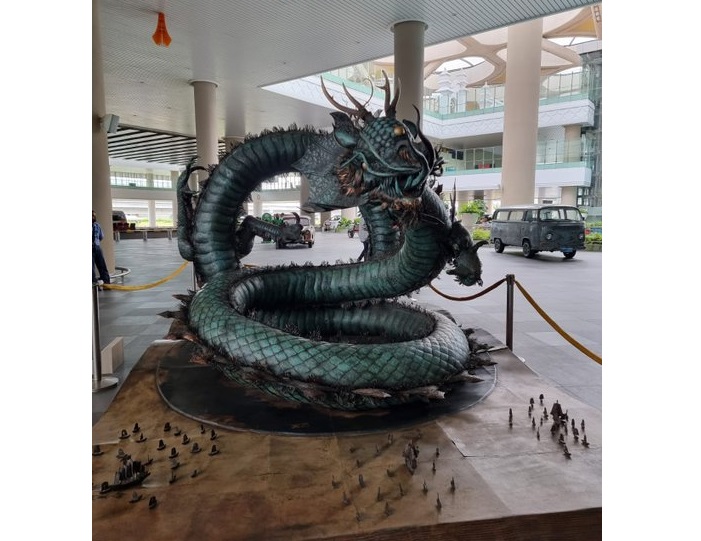 Patung Naga di Bandara YIA (fajar)