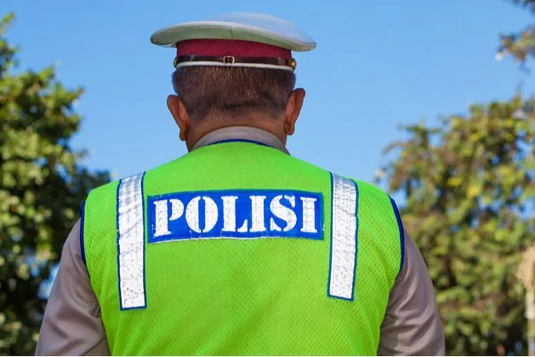 Ilustrasi polisi dimutasi karena tolak laporan warga (kompas)