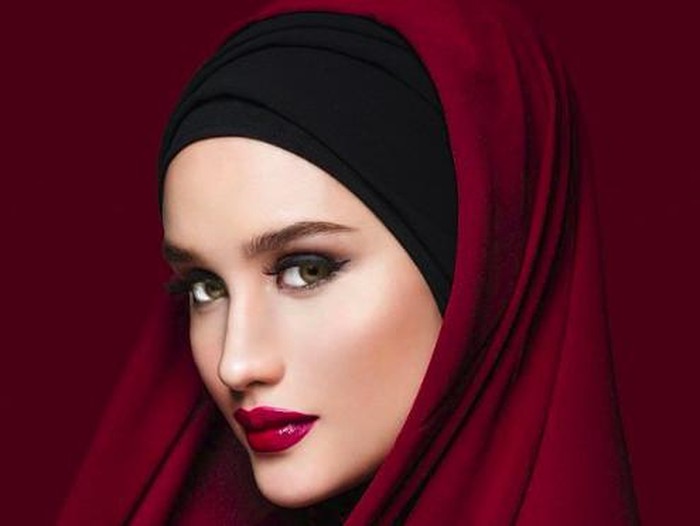 Penampilan Cinta Laura mengenakan hijab jadi sorotan. Foto: Instagram Cinta Laura 