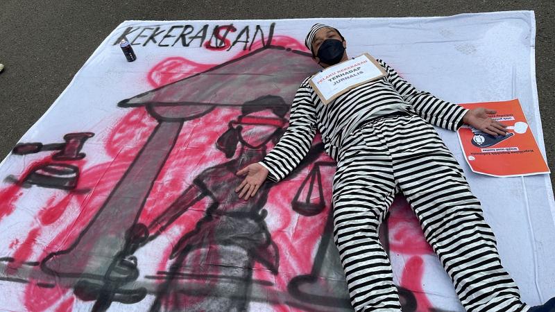 Aksi solidaritas AJI Jakarta untuk Jurnalis TEMPO Nurhadi desak hakim vonis berat pelaku kekerasan (Dok.AJI Jak)
