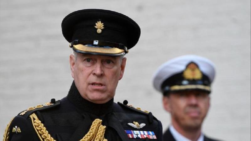 Pangeran Andrew, telah resmi dicopot dari afiliasi militer dan perlindungan kerajaan Inggris pada Kamis (13/1) buntut kasus pelecehan seksual. Foto: (JOHN THYS / AFP)