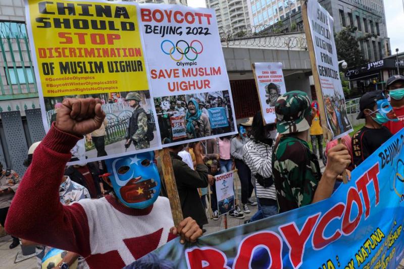 Aksi ini menuntut pemerintah Indonesia untuk berbicara menentang genosida yang terjadi pada muslim Uighur di Xinjiang, memboikot Olimpiade Musim Dingin 2022 di Beijing serta menghentikan deportasi terhadap pencari suaka Uighur kembali ke Tiongkok. Foto:sindonews.com 