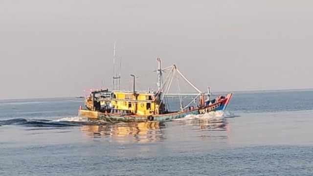 Kapal Malaysia diduga mencuri ikan di Selat Malaka (Dok.KKP)