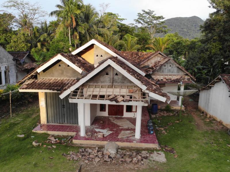 Salah satu rumah rusak akibat gempa magnitudo 6,6 di Provinsi Banten (Dok. BNPB)